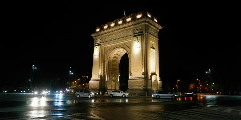 طاق پیروزی.webp