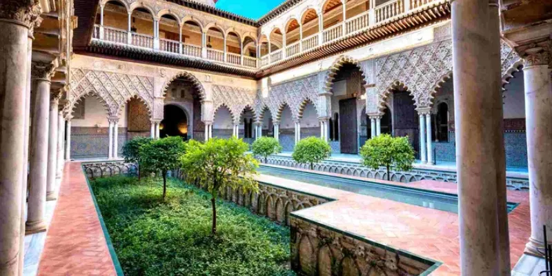 کاخ آلکازار.webp