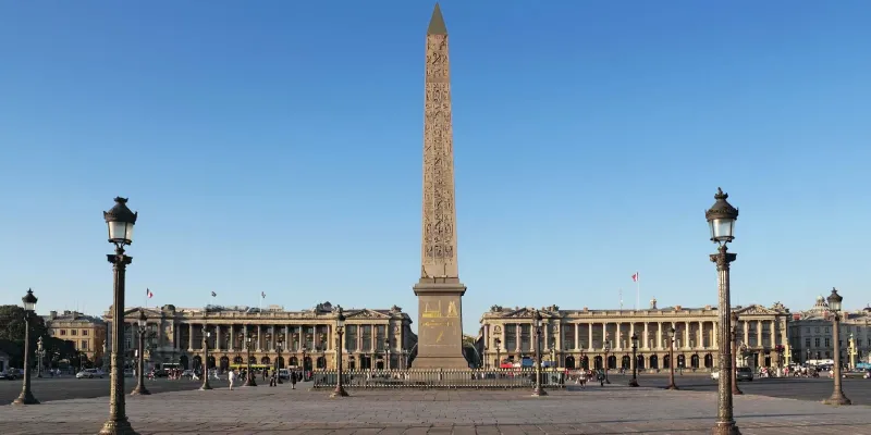 گیوتین میدان کنکورد.webp